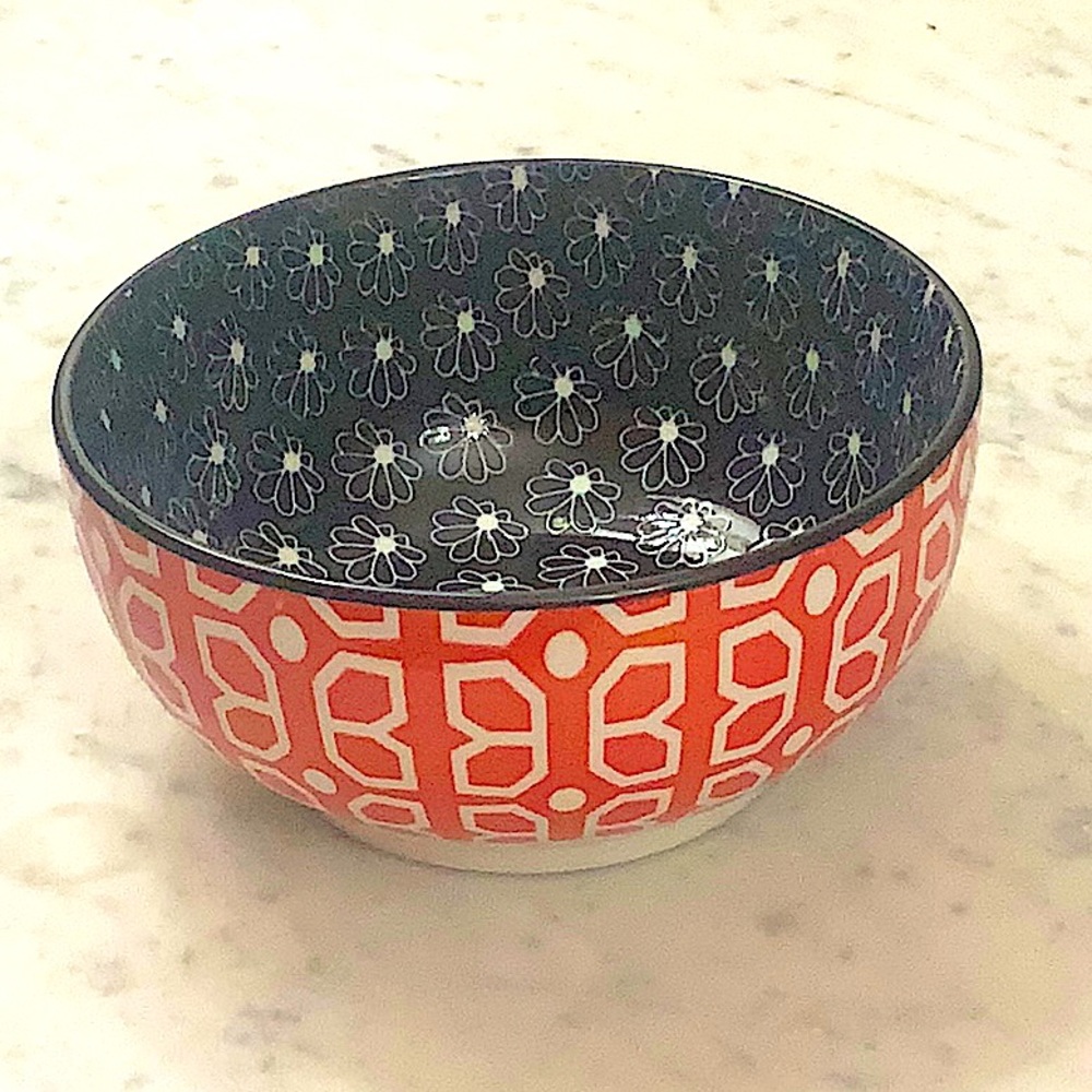 GRAYDON HALL SOUP BOWL BLACK FLORAL WITH RED 5 1/2 INCH NEW
